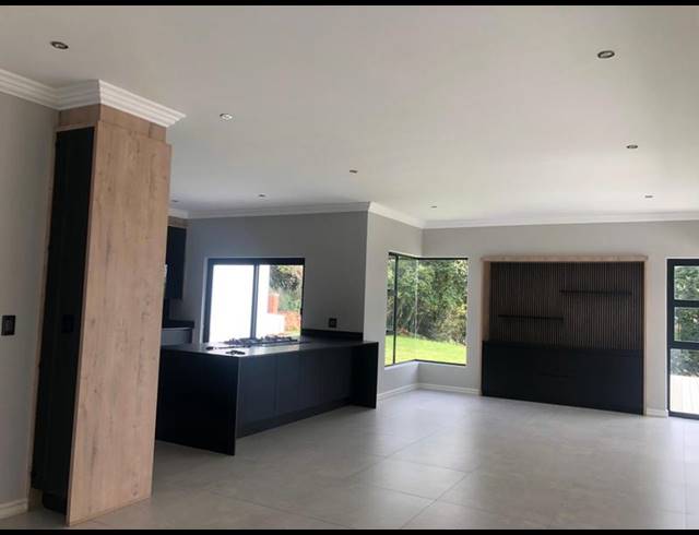 4 BEDROOM HOUSE FOR SALE IN WATERLAKE FARM LIFESTYLE ESTATE